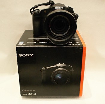 Sony RX-10 + Krabice 