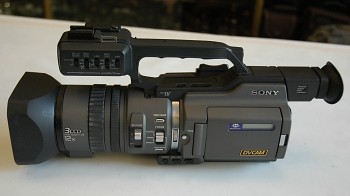 Sony DVCAM 3CCD  DSR-PD 150P + Kufr+ 3x Baterie + Nabiječka 