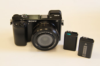 Sony A 6000 obj:16-50mm/3,5-5,6f + 3x Baterie 