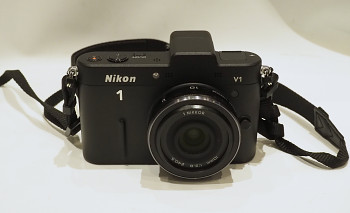 Nikon V1 + obj: 10mm přepočet  kino 27mm + Krabice