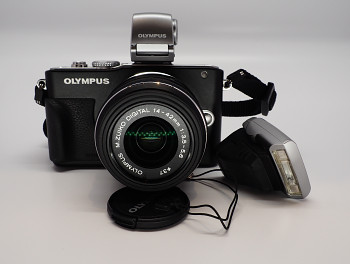 Olympus E-PL3 obj: 14-42mm 3,5/5,6 IIR+Hledaček VF-3+Blesk