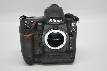 Nikon D3 tělo + Krabice + 3x Bateri + Nabíječka