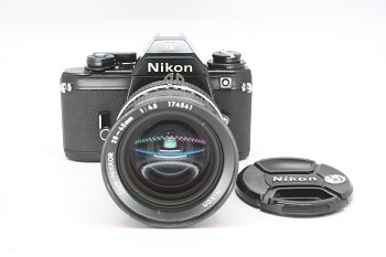 Nikon EM + Objektiv Zoom- NIKKOR 28-45mm 4,5f