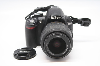 Nikon D3100 objektiv 18-55mm VR DX 3,5/4,5G + Nabíječka
