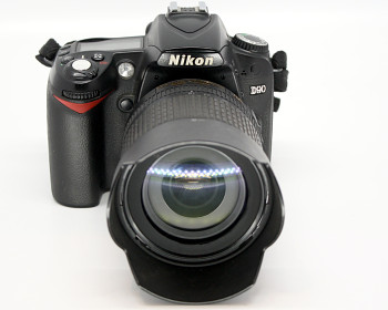 Nikon D90 + Objektiv Nikon 18-105mm 3,5/5,6G  ED + nabiječka