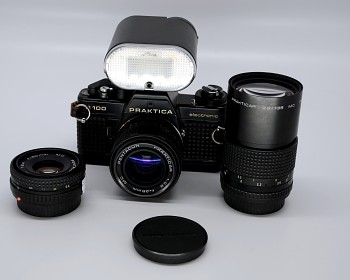 Praktica B100 + 3x Objektiv 50mm 2,4 f , 28mm 2,8 f , 135mm 2,8F + Blesk Metz 20 BC 6 