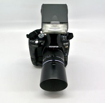 Olympus E-600  objektiv 14-42mm 3,5/5,6 F + Blesk FL-36R + Grip HLD-5  3x Baterie + Nabiječka 
