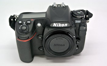 Nikon D300 tělo + Nabíječka
